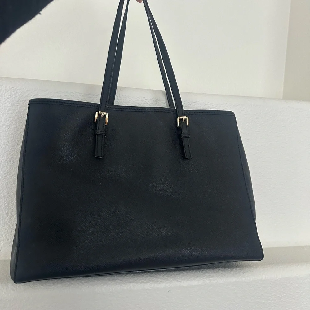 Michael Kors Black Large Shoulder Bag - Picture 2 of 8